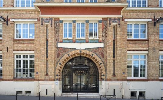 photo de la façade du bâtiment de la fondation oeuvre de la croix saint-simon