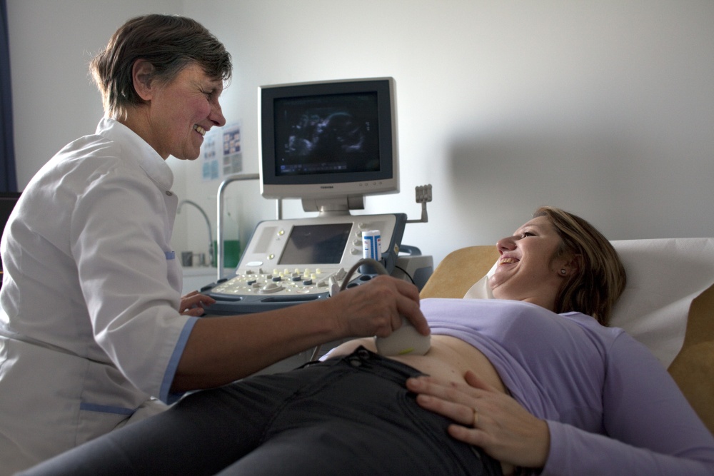 Echographie au Centre de Santé Médical et Dentaire de la Fondation Oeuvre de la Croix Saint-Simon