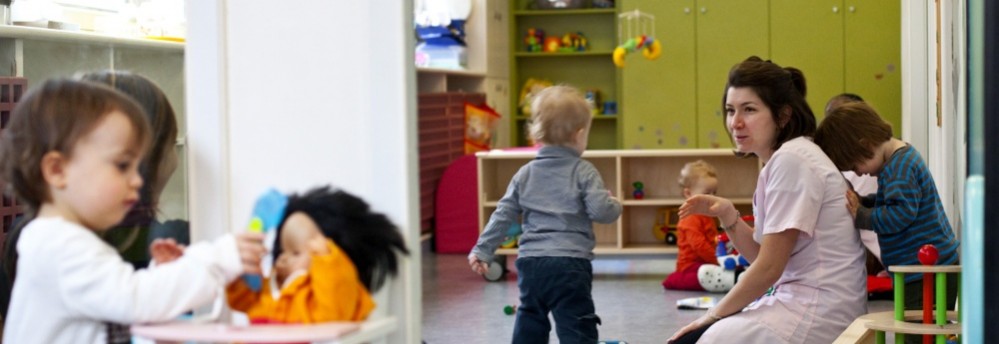 Crèche Bethléem, jeux poupée (Fondation Oeuvre de la Croix Saint-Simon)