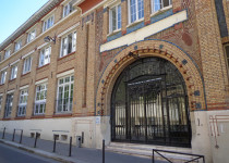 façade de la fondation oeuvre de la croix saint simon